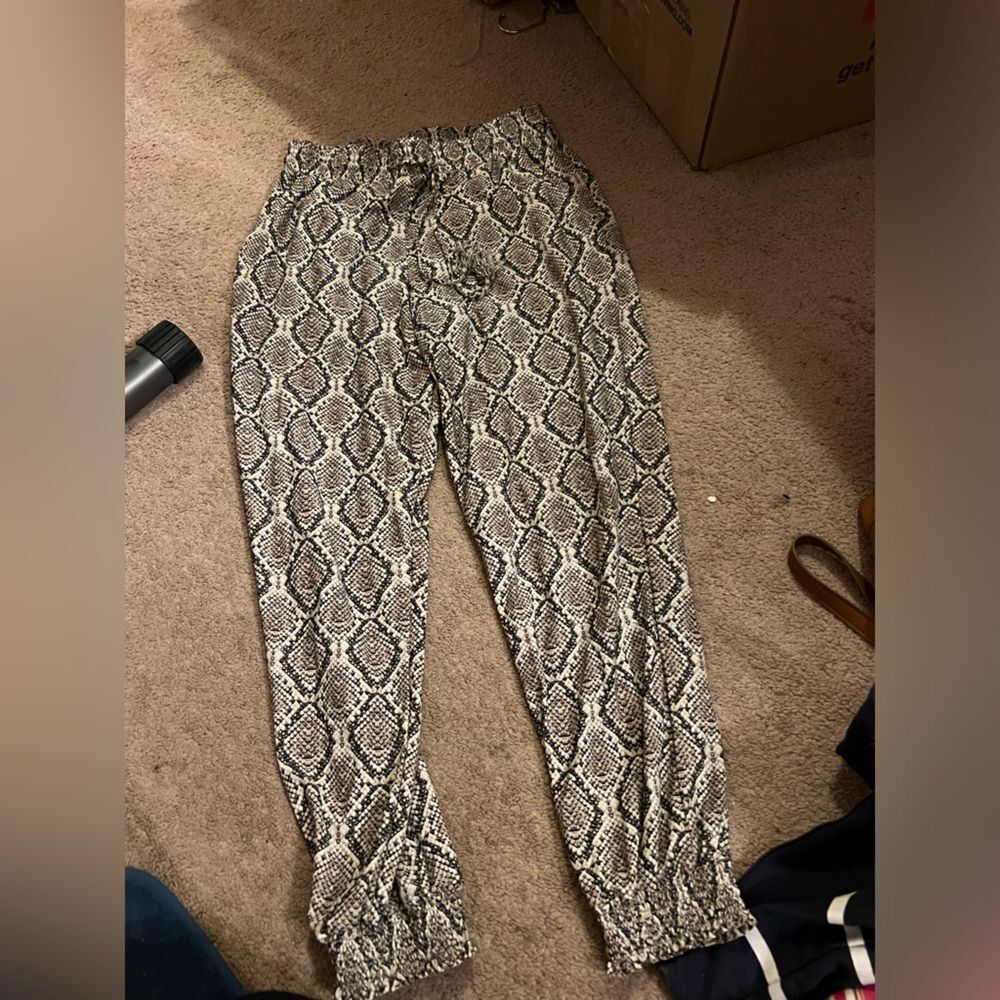 Tommy Bahama small pull on pants